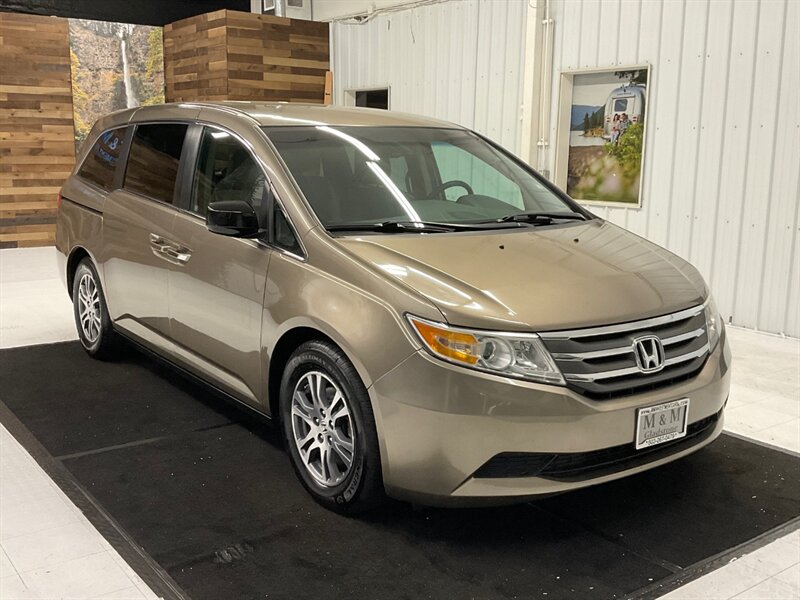 2011 Honda Odyssey EX Mini Van / 8-Passenger/TIMING BELT SERVICE DONE  / Backup Camera / Excel Cond / 106,000 MILES - Photo 2 - Gladstone, OR 97027