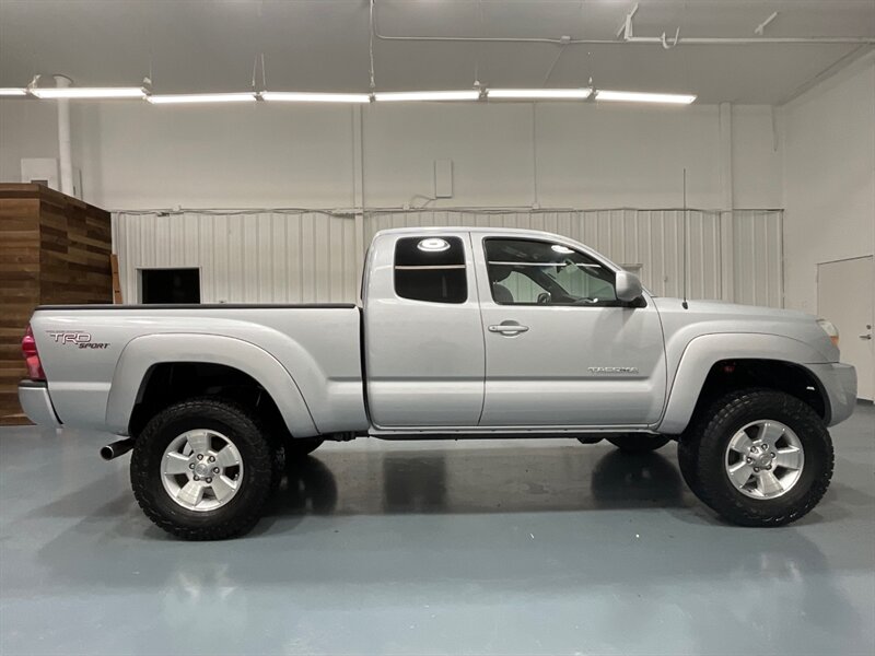 2005 Toyota Tacoma V6 TRD SPORT 4X4 / 6-SPEED MANUAL / LIFTED LIFTED  / ZERO RUST - Photo 4 - Gladstone, OR 97027