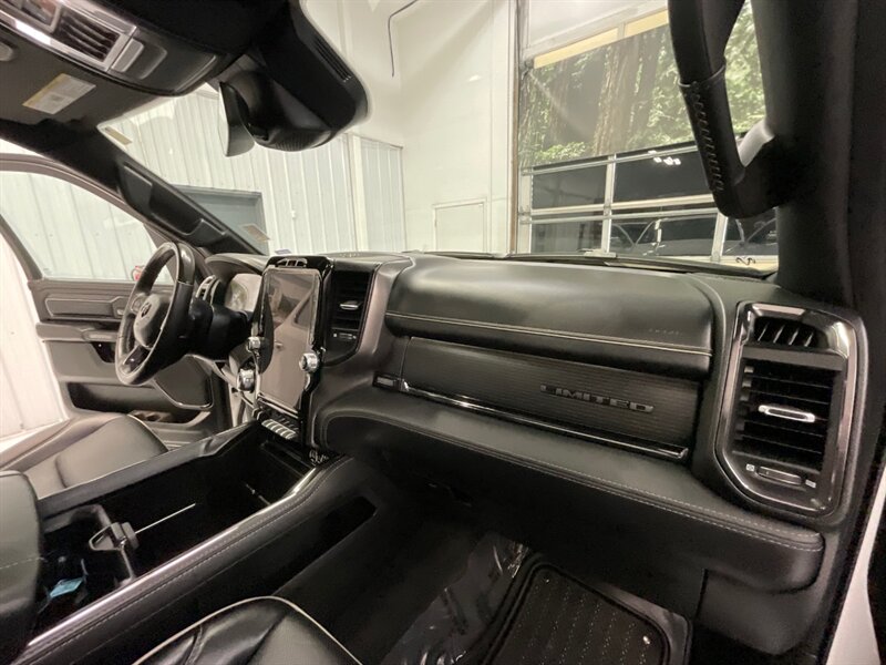 2022 RAM 1500 Limited Crew Cab 4X4 / 5.7L Hemi / 7,000 MILES  / 1-OWNER LOCAL / PANORAMIC SUNROOF / Leather w. Heated & Cooled Seats / Trailer brake / Technology Pkg / FULLY LOADED - Photo 15 - Gladstone, OR 97027