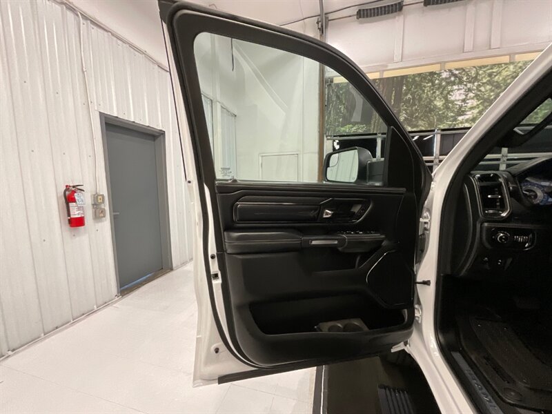 2022 RAM 1500 Limited Crew Cab 4X4 / 5.7L Hemi / 7,000 MILES  / 1-OWNER LOCAL / PANORAMIC SUNROOF / Leather w. Heated & Cooled Seats / Trailer brake / Technology Pkg / FULLY LOADED - Photo 37 - Gladstone, OR 97027