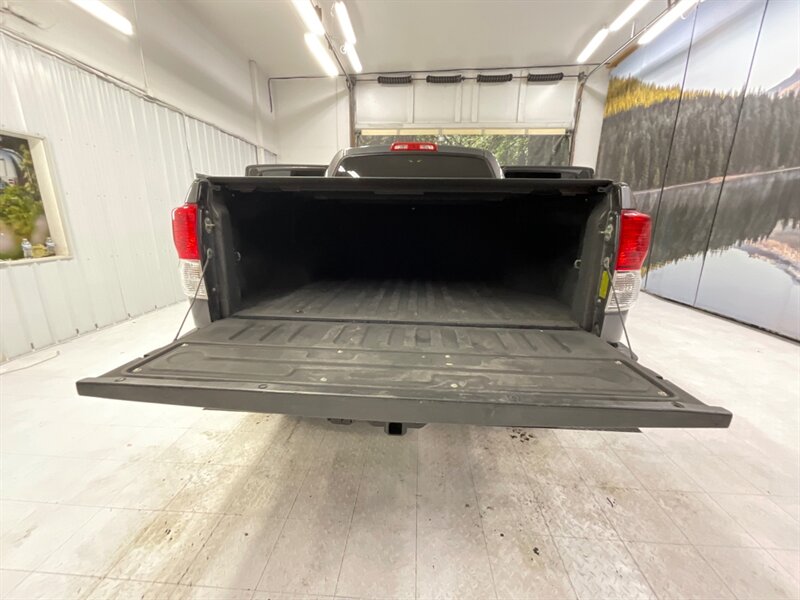 2013 Toyota Tundra 4X4 CrewMax 5.7L V8 / LIFTED w. NEW MUD TIRES  / RUST FREE TRUCK / SHARP & SUPER CLEAN !! - Photo 39 - Gladstone, OR 97027