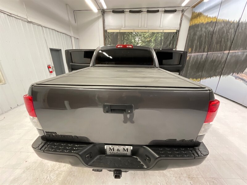 2013 Toyota Tundra 4X4 CrewMax 5.7L V8 / LIFTED w. NEW MUD TIRES  / RUST FREE TRUCK / SHARP & SUPER CLEAN !! - Photo 21 - Gladstone, OR 97027