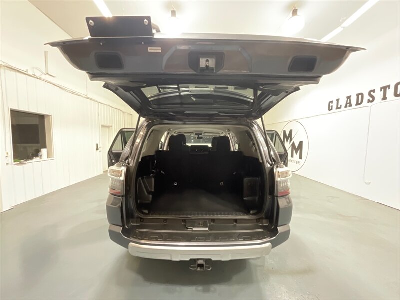 2015 Toyota 4Runner Trail 4X4 / CUSTOM BUILT / 1-OWNER LOCAL SUV / ZERO RUST / CRAWL CONTROL - Photo 32 - Gladstone, OR 97027