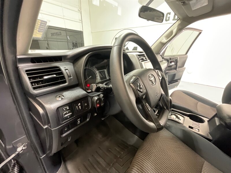 2015 Toyota 4Runner Trail 4X4 / CUSTOM BUILT / 1-OWNER LOCAL SUV / ZERO RUST / CRAWL CONTROL - Photo 33 - Gladstone, OR 97027