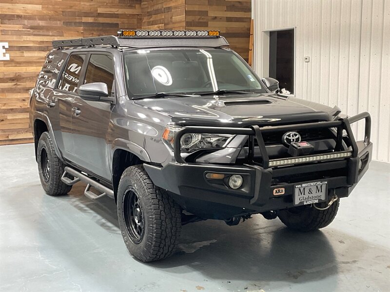 2015 Toyota 4Runner Trail 4X4 / CUSTOM BUILT / 1-OWNER LOCAL SUV / ZERO RUST / CRAWL CONTROL - Photo 2 - Gladstone, OR 97027