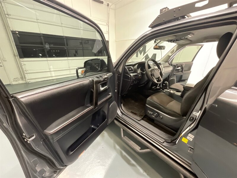 2015 Toyota 4Runner Trail 4X4 / CUSTOM BUILT / 1-OWNER LOCAL SUV / ZERO RUST / CRAWL CONTROL - Photo 28 - Gladstone, OR 97027