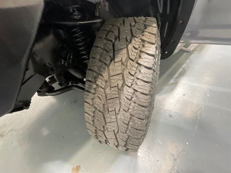 2015 Toyota 4Runner Trail 4X4 / CUSTOM BUILT / 1-OWNER LOCAL SUV / ZERO RUST / CRAWL CONTROL - Photo 24 - Gladstone, OR 97027