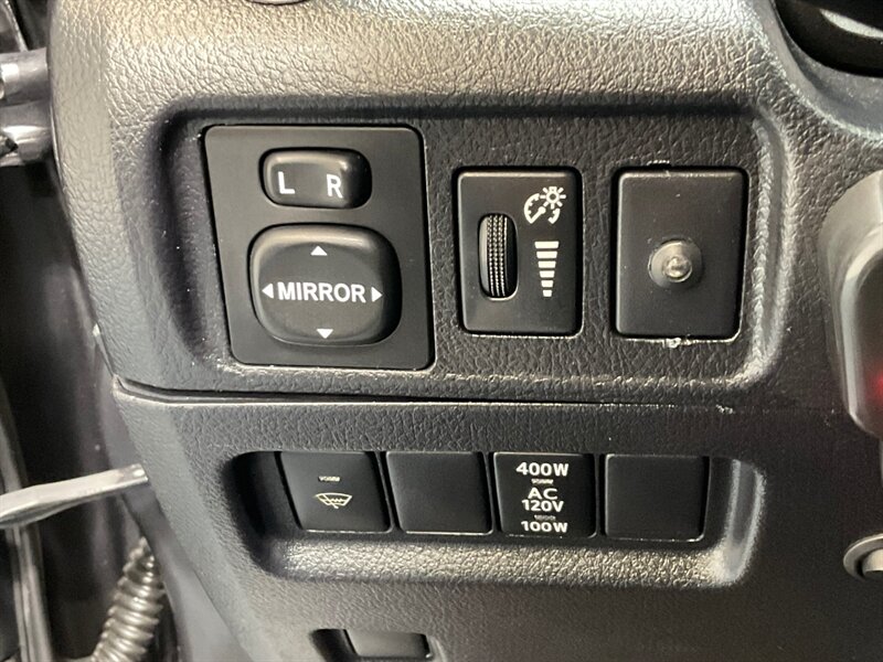 2015 Toyota 4Runner Trail 4X4 / CUSTOM BUILT / 1-OWNER LOCAL SUV / ZERO RUST / CRAWL CONTROL - Photo 37 - Gladstone, OR 97027