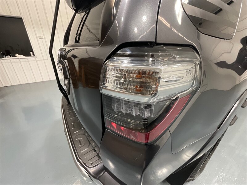 2015 Toyota 4Runner Trail 4X4 / CUSTOM BUILT / 1-OWNER LOCAL SUV / ZERO RUST / CRAWL CONTROL - Photo 27 - Gladstone, OR 97027