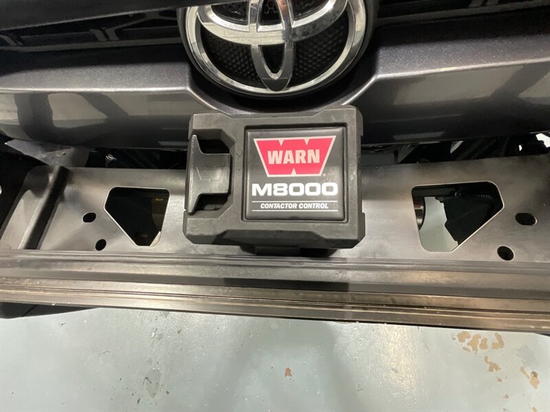 2015 Toyota 4Runner Trail 4X4 / CUSTOM BUILT / 1-OWNER LOCAL SUV / ZERO RUST / CRAWL CONTROL - Photo 9 - Gladstone, OR 97027