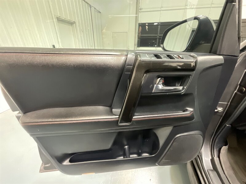 2015 Toyota 4Runner Trail 4X4 / CUSTOM BUILT / 1-OWNER LOCAL SUV / ZERO RUST / CRAWL CONTROL - Photo 29 - Gladstone, OR 97027