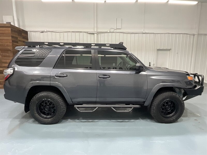 2015 Toyota 4Runner Trail 4X4 / CUSTOM BUILT / 1-OWNER LOCAL SUV / ZERO RUST / CRAWL CONTROL - Photo 4 - Gladstone, OR 97027