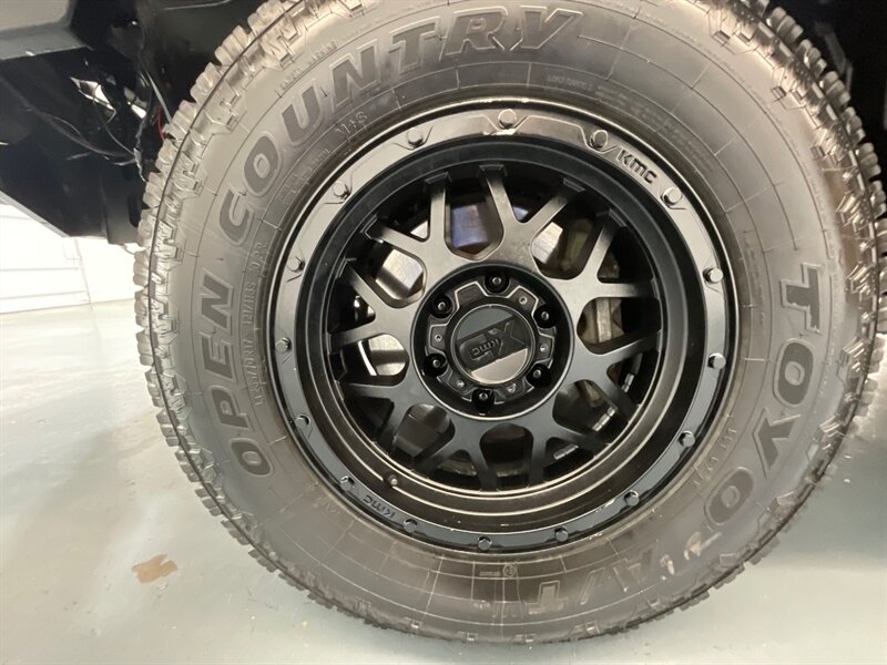 2015 Toyota 4Runner Trail 4X4 / CUSTOM BUILT / 1-OWNER LOCAL SUV / ZERO RUST / CRAWL CONTROL - Photo 23 - Gladstone, OR 97027