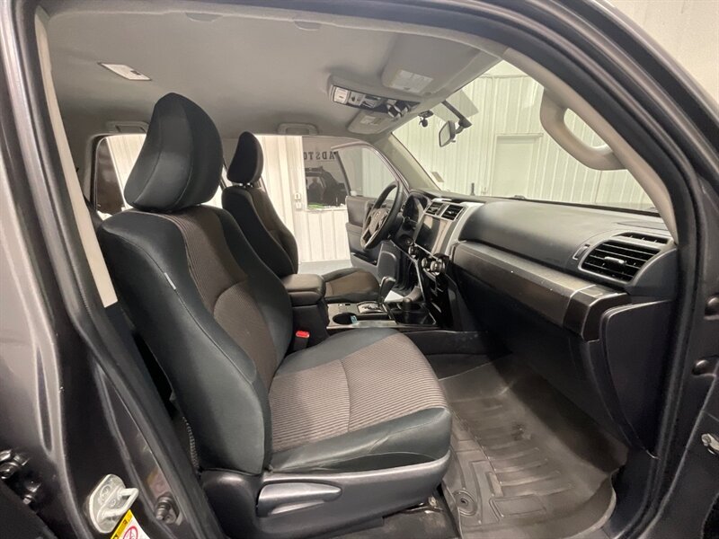 2015 Toyota 4Runner Trail 4X4 / CUSTOM BUILT / 1-OWNER LOCAL SUV / ZERO RUST / CRAWL CONTROL - Photo 17 - Gladstone, OR 97027