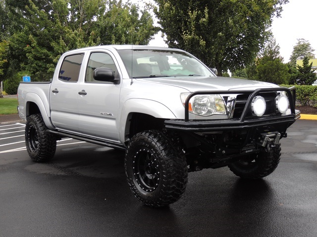 2007 Toyota Tacoma SR5 V6 / Crew Cab / 4X4 / LIFTED LIFTED