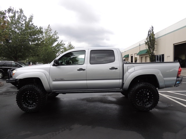 2007 Toyota Tacoma SR5 V6 / Crew Cab / 4X4 / LIFTED LIFTED