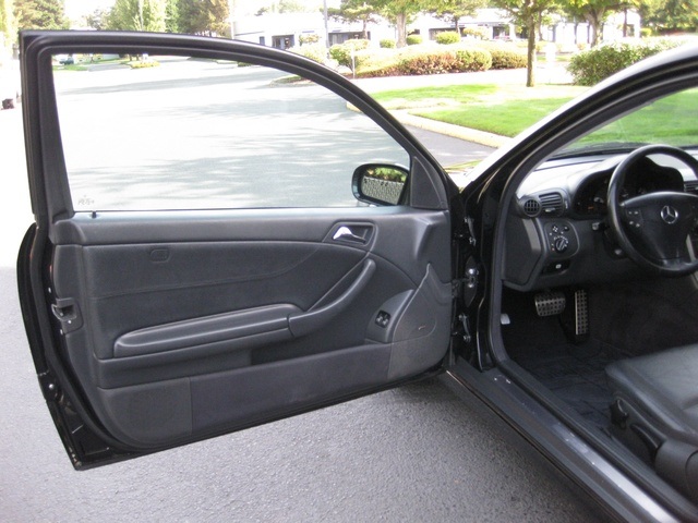 2003 Mercedes-Benz C320/ Sport Coupe/ Leather/Auto/Panoramic Sunroof   - Photo 17 - Portland, OR 97217