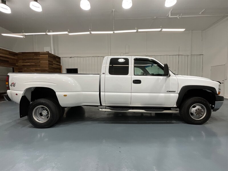 2001 Chevrolet Silverado 3500 LS 4dr Extended Cab 4X4 / 8.1L V8 / DUALLY / LOCAL  / ZERO RUST / DUALLY / LONG BED / 112k MILES - Photo 4 - Gladstone, OR 97027