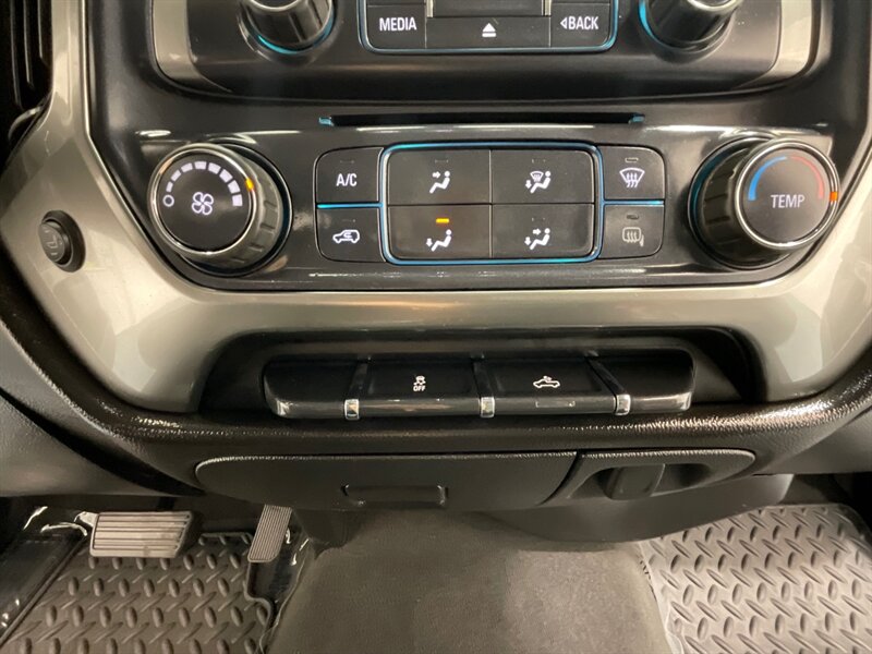 2019 Chevrolet Silverado 2500 LT Crew Cab 4X4 / 6.0L V8 GAS / ONLY 40,000 MILES  / Leather Heated Seats - Photo 46 - Gladstone, OR 97027