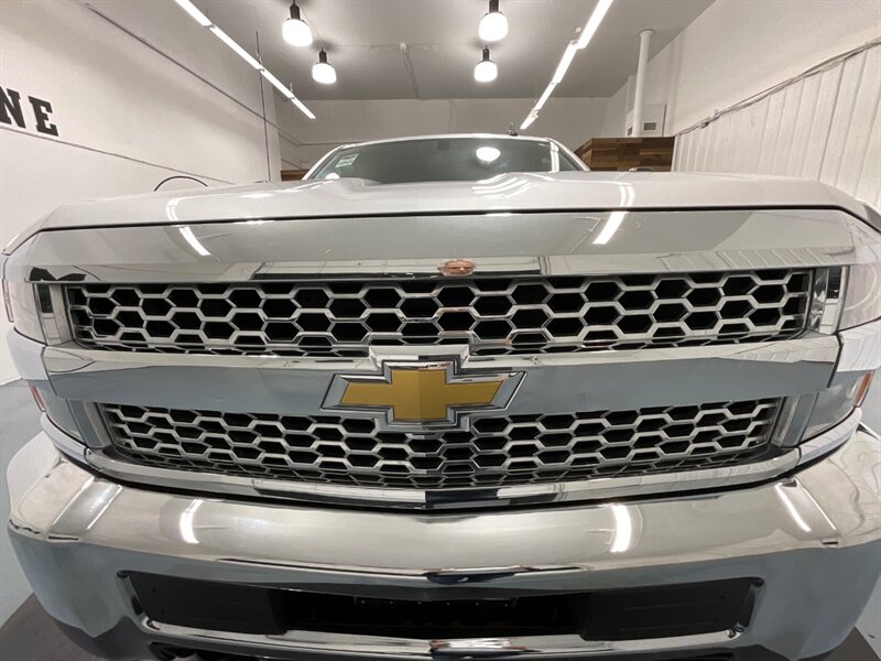 2019 Chevrolet Silverado 2500 LT Crew Cab 4X4 / 6.0L V8 GAS / ONLY 40,000 MILES  / Leather Heated Seats - Photo 30 - Gladstone, OR 97027