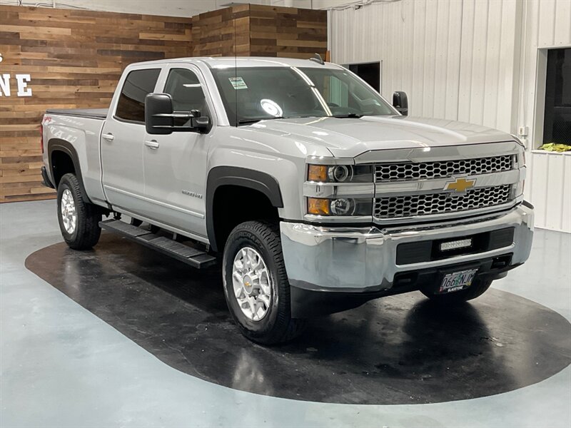 2019 Chevrolet Silverado 2500 LT Crew Cab 4X4 / 6.0L V8 GAS / ONLY 40,000 MILES  / Leather Heated Seats - Photo 2 - Gladstone, OR 97027