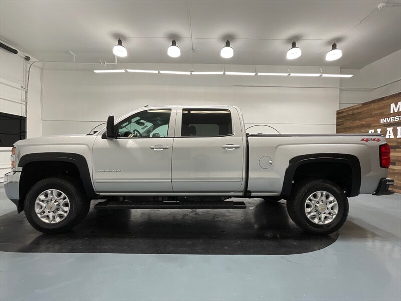 2019 Chevrolet Silverado 2500 LT Crew Cab 4X4 / 6.0L V8 GAS / ONLY 40,000 MILES  / Leather Heated Seats - Photo 3 - Gladstone, OR 97027