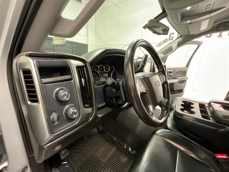 2019 Chevrolet Silverado 2500 LT Crew Cab 4X4 / 6.0L V8 GAS / ONLY 40,000 MILES  / Leather Heated Seats - Photo 15 - Gladstone, OR 97027