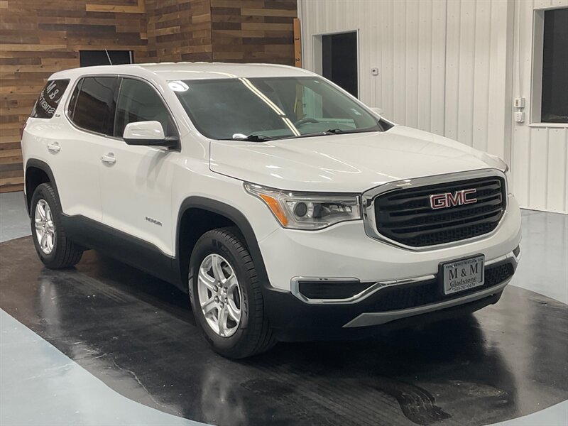 2017 GMC Acadia SLE-1 Sport Utility AWD / 3RD ROW SEAT /Backup Cam  / LOCAL SUV / Excel Cond - Photo 2 - Gladstone, OR 97027