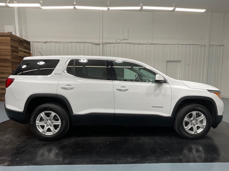 2017 GMC Acadia SLE-1 Sport Utility AWD / 3RD ROW SEAT /Backup Cam  / LOCAL SUV / Excel Cond - Photo 4 - Gladstone, OR 97027