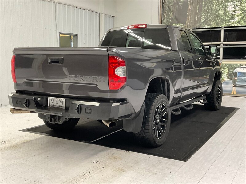 2015 Toyota Tundra 4x4 SR5 / 5.7L V8 / LEATHER SEATS / LIFTED LIFTED  /Backup Camera / LIFTED w/ TOYO OPEN COUNTRY TIRES & MOTO WHEELS / Sharp & Clean !! - Photo 8 - Gladstone, OR 97027