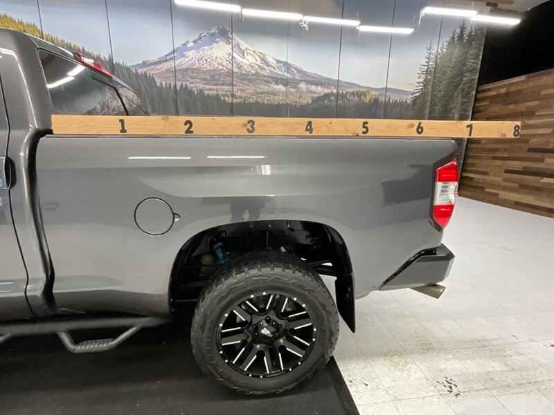 2015 Toyota Tundra 4x4 SR5 / 5.7L V8 / LEATHER SEATS / LIFTED LIFTED  /Backup Camera / LIFTED w/ TOYO OPEN COUNTRY TIRES & MOTO WHEELS / Sharp & Clean !! - Photo 24 - Gladstone, OR 97027