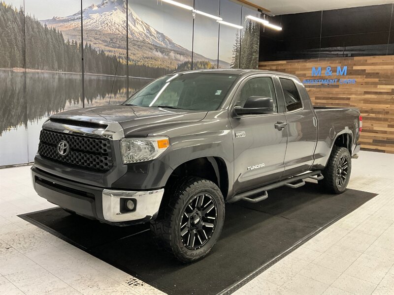 2015 Toyota Tundra 4x4 SR5 / 5.7L V8 / LEATHER SEATS / LIFTED LIFTED  /Backup Camera / LIFTED w/ TOYO OPEN COUNTRY TIRES & MOTO WHEELS / Sharp & Clean !! - Photo 1 - Gladstone, OR 97027