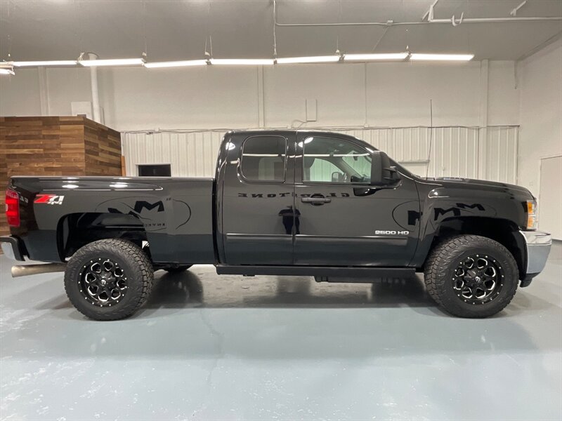 2013 Chevrolet Silverado 2500 LT Z-71 OFF RD 4X4 / 6.6L DIESEL / 68,000 MILES / Short Bed / Leather Seats / Brand New Tires / ZERO RUST - Photo 4 - Gladstone, OR 97027