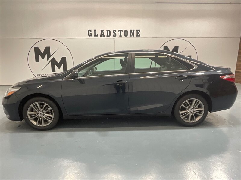 2015 Toyota Camry SE Sedan / 2.5L 4Cyl  / Backup Camera / 110K MILES   - Photo 3 - Gladstone, OR 97027