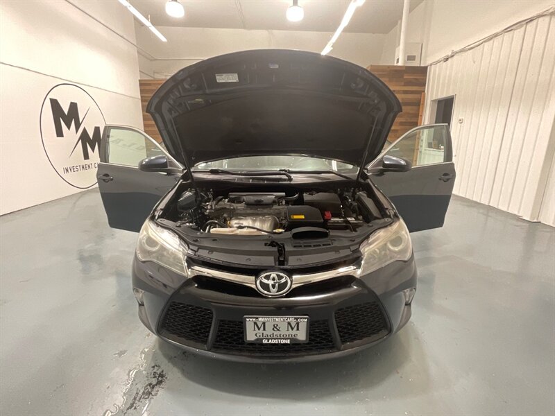 2015 Toyota Camry SE Sedan / 2.5L 4Cyl  / Backup Camera / 110K MILES   - Photo 35 - Gladstone, OR 97027