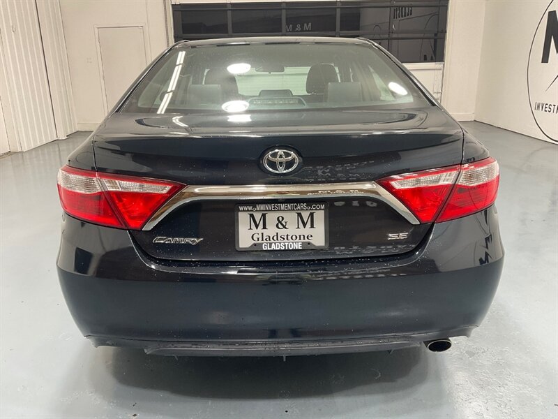 2015 Toyota Camry SE Sedan / 2.5L 4Cyl  / Backup Camera / 110K MILES   - Photo 6 - Gladstone, OR 97027