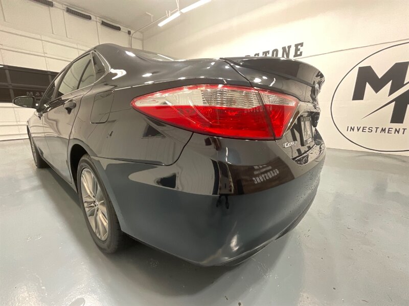 2015 Toyota Camry SE Sedan / 2.5L 4Cyl  / Backup Camera / 110K MILES   - Photo 30 - Gladstone, OR 97027