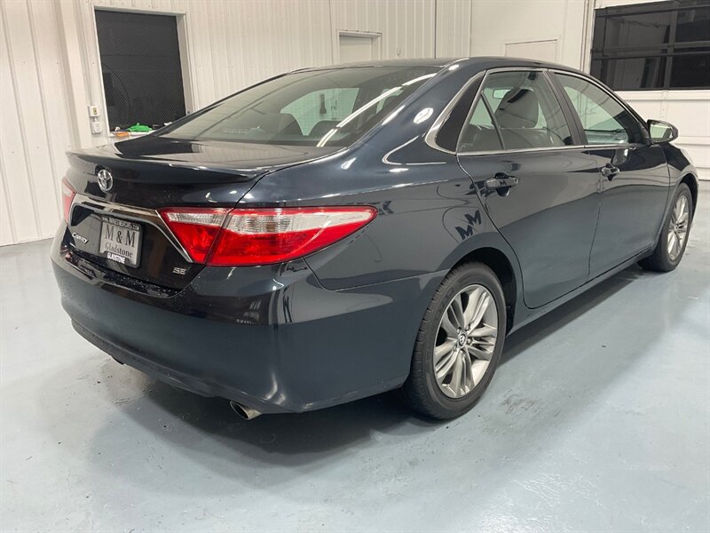 2015 Toyota Camry SE Sedan / 2.5L 4Cyl  / Backup Camera / 110K MILES   - Photo 8 - Gladstone, OR 97027