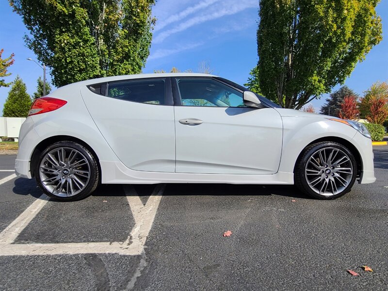 2013 Hyundai Veloster RE MIX Coupe / 4-Cyl 1.6L / Dual Clutch / Sport  / Paddle Shifters / 2-Owner / Rare Color - Photo 4 - Portland, OR 97217