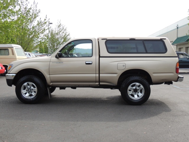 1995 Toyota Tacoma 4X4 / 5-SPEED MANUAL / 4Cyl   - Photo 3 - Portland, OR 97217