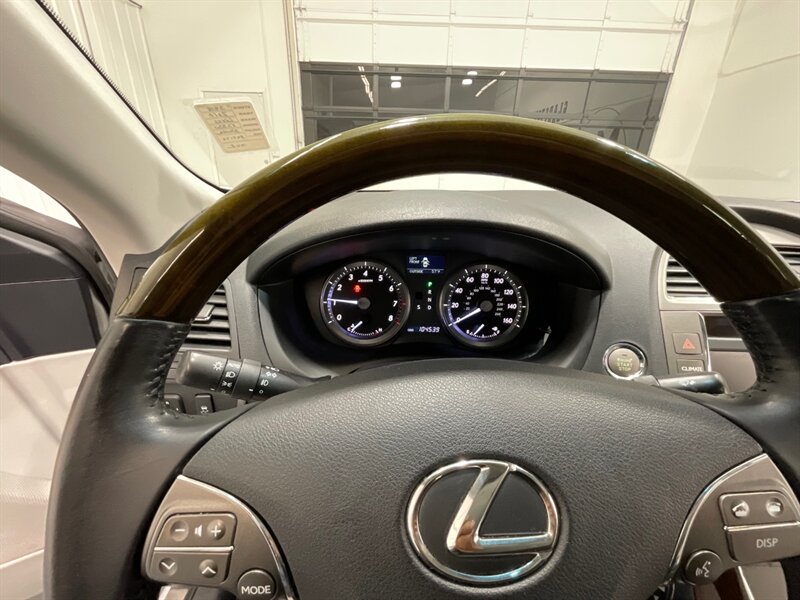 2010 Lexus ES 350 Luxury Sedan / V6 / 1-OWNER / 104,000 MILES  / Navigation & Backup Camera - Photo 43 - Gladstone, OR 97027