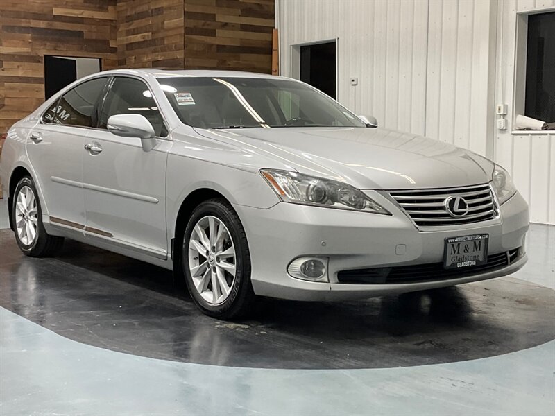 2010 Lexus ES 350 Luxury Sedan / V6 / 1-OWNER / 104,000 MILES  / Navigation & Backup Camera - Photo 2 - Gladstone, OR 97027