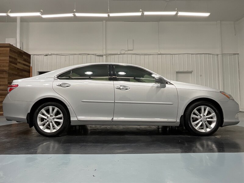 2010 Lexus ES 350 Luxury Sedan / V6 / 1-OWNER / 104,000 MILES  / Navigation & Backup Camera - Photo 4 - Gladstone, OR 97027