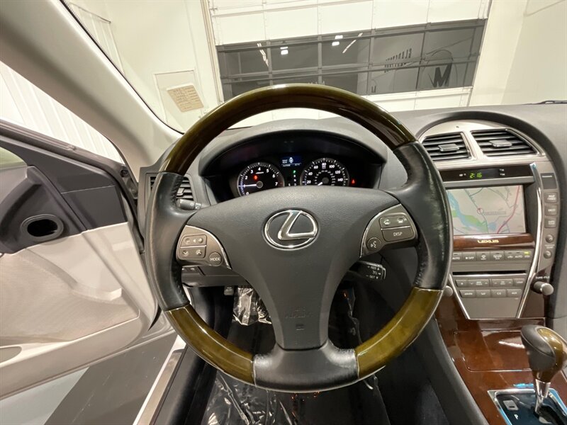 2010 Lexus ES 350 Luxury Sedan / V6 / 1-OWNER / 104,000 MILES  / Navigation & Backup Camera - Photo 40 - Gladstone, OR 97027