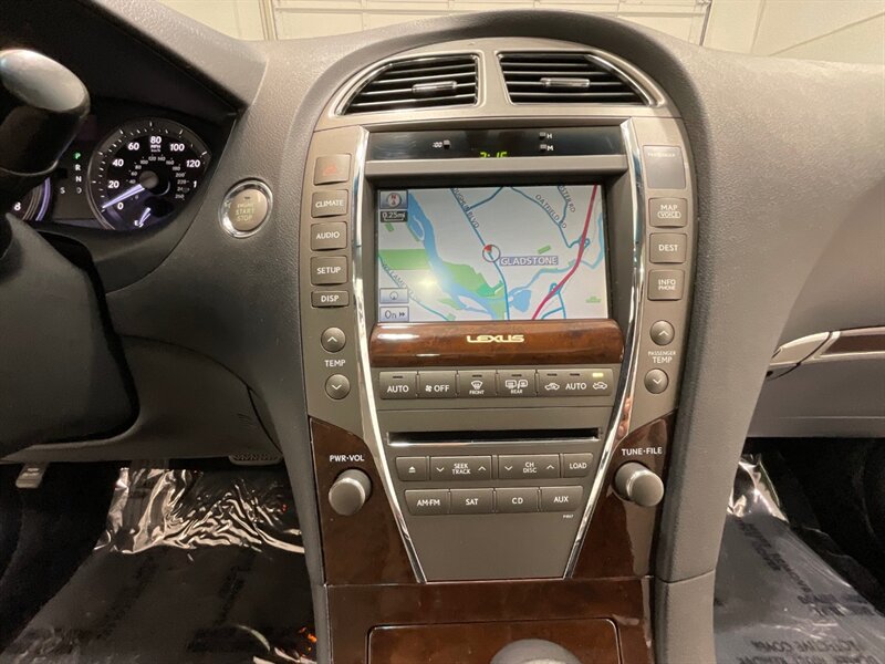 2010 Lexus ES 350 Luxury Sedan / V6 / 1-OWNER / 104,000 MILES  / Navigation & Backup Camera - Photo 16 - Gladstone, OR 97027