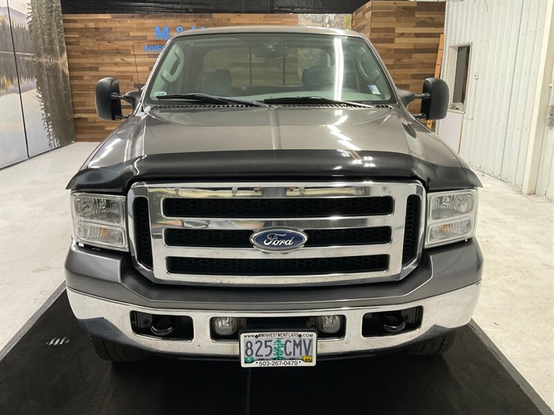 2006 Ford F-350 Lariat Crew Cab 4X4 / 6.0L DIESEL / FX4 / 1-OWNER  / FX4 OFF RD PKG / Leather & Heated Seats / Sunroof / 1-OWNER LOCAL TRUCK / RUST FREE / LONG BED - Photo 5 - Gladstone, OR 97027