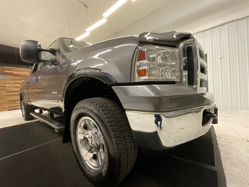 2006 Ford F-350 Lariat Crew Cab 4X4 / 6.0L DIESEL / FX4 / 1-OWNER  / FX4 OFF RD PKG / Leather & Heated Seats / Sunroof / 1-OWNER LOCAL TRUCK / RUST FREE / LONG BED - Photo 27 - Gladstone, OR 97027