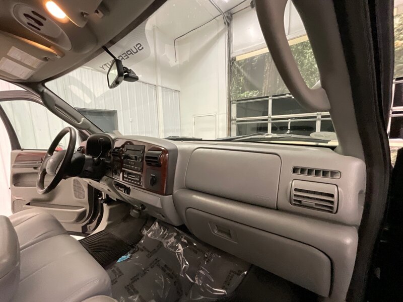 2006 Ford F-350 Lariat Crew Cab 4X4 / 6.0L DIESEL / FX4 / 1-OWNER  / FX4 OFF RD PKG / Leather & Heated Seats / Sunroof / 1-OWNER LOCAL TRUCK / RUST FREE / LONG BED - Photo 34 - Gladstone, OR 97027