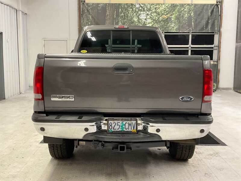 2006 Ford F-350 Lariat Crew Cab 4X4 / 6.0L DIESEL / FX4 / 1-OWNER  / FX4 OFF RD PKG / Leather & Heated Seats / Sunroof / 1-OWNER LOCAL TRUCK / RUST FREE / LONG BED - Photo 6 - Gladstone, OR 97027