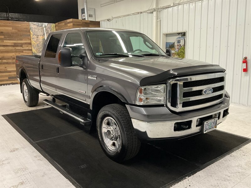 2006 Ford F-350 Lariat Crew Cab 4X4 / 6.0L DIESEL / FX4 / 1-OWNER  / FX4 OFF RD PKG / Leather & Heated Seats / Sunroof / 1-OWNER LOCAL TRUCK / RUST FREE / LONG BED - Photo 2 - Gladstone, OR 97027